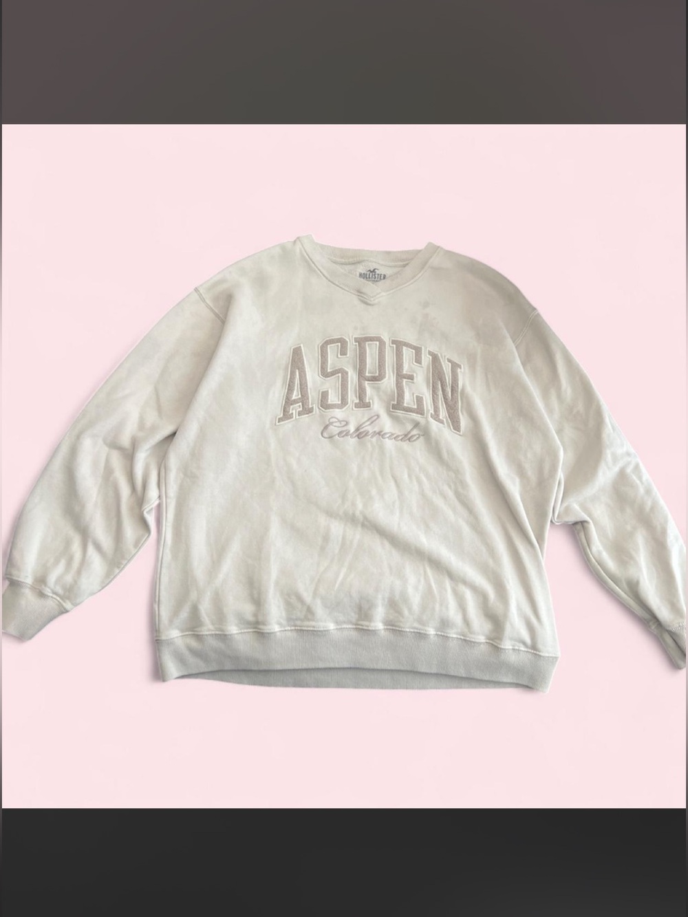 Hollister Co. Aspen V-Neck Sweater in Off-White